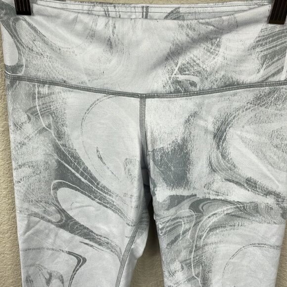 ALO YOGA Airbrushed Performance Capri Leggings White Gray Swirl Marble Sz XS - Picture 4 of 12